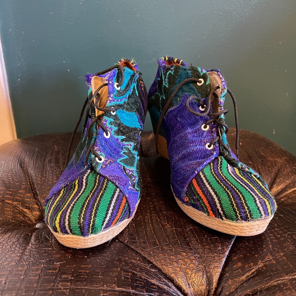Handmade Embroidered Pumps - Picture 7 of 10